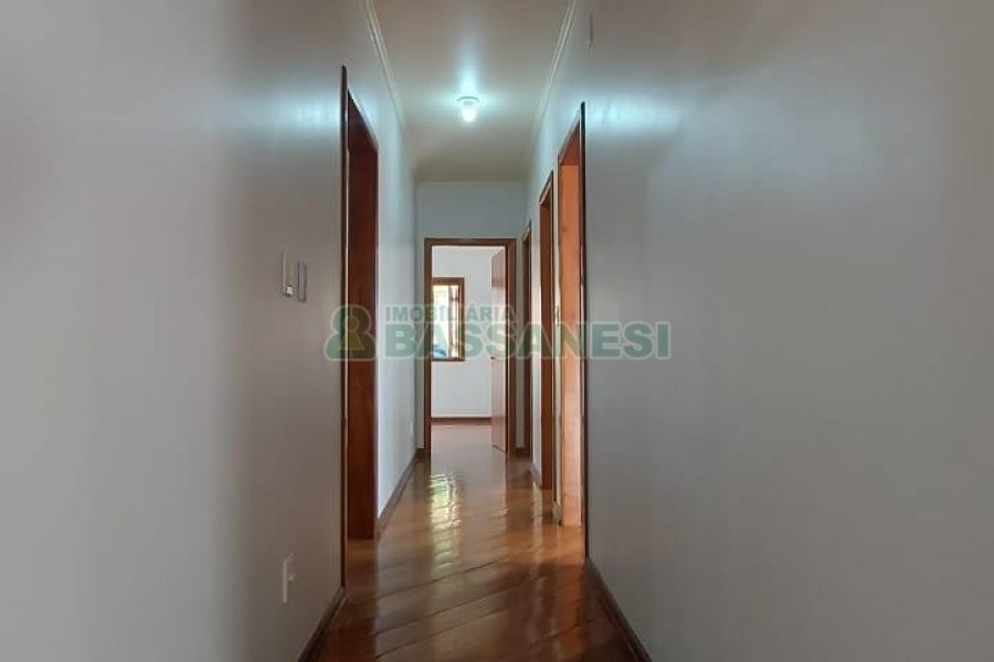 Casa com 312m², 4 dormitórios, 2 vagas, no bairro Cristo Redentor em Caxias do Sul para Alugar