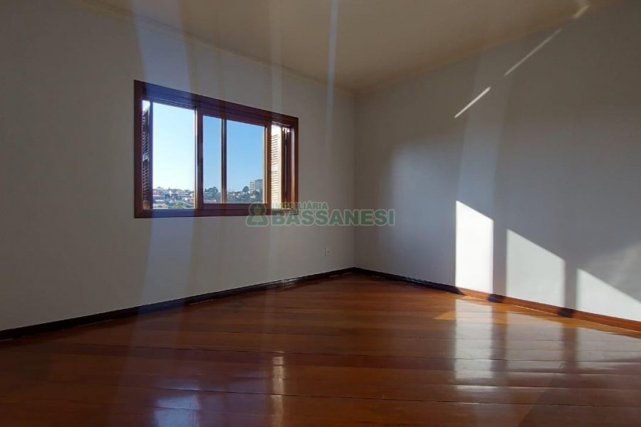 Casa com 312m², 4 dormitórios, 2 vagas, no bairro Cristo Redentor em Caxias do Sul para Alugar