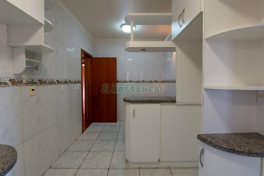 Casa com 312m², 4 dormitórios, 2 vagas, no bairro Cristo Redentor em Caxias do Sul para Alugar
