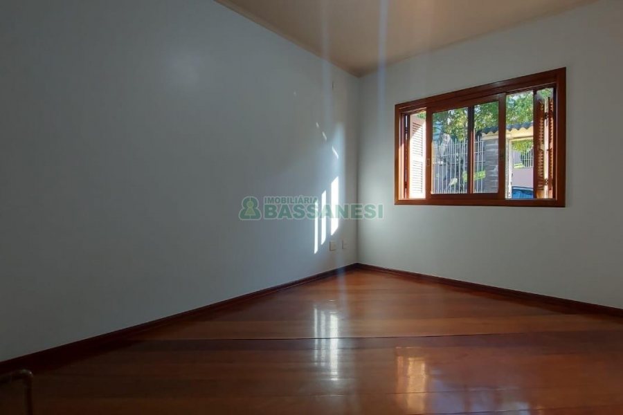 Casa com 312m², 4 dormitórios, 2 vagas, no bairro Cristo Redentor em Caxias do Sul para Alugar
