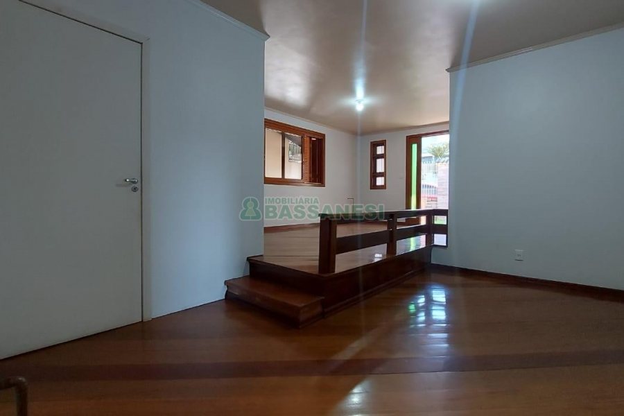 Casa com 312m², 4 dormitórios, 2 vagas, no bairro Cristo Redentor em Caxias do Sul para Alugar