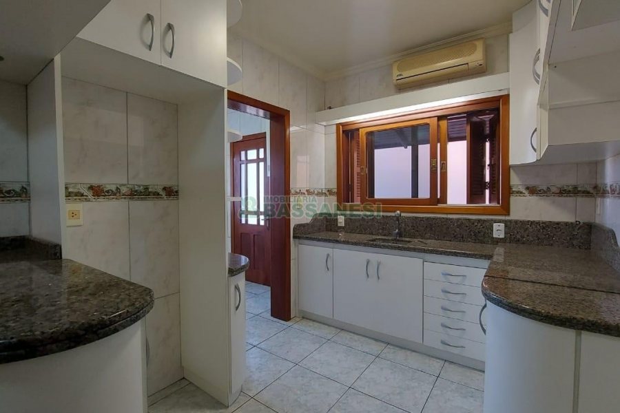 Casa com 312m², 4 dormitórios, 2 vagas, no bairro Cristo Redentor em Caxias do Sul para Alugar