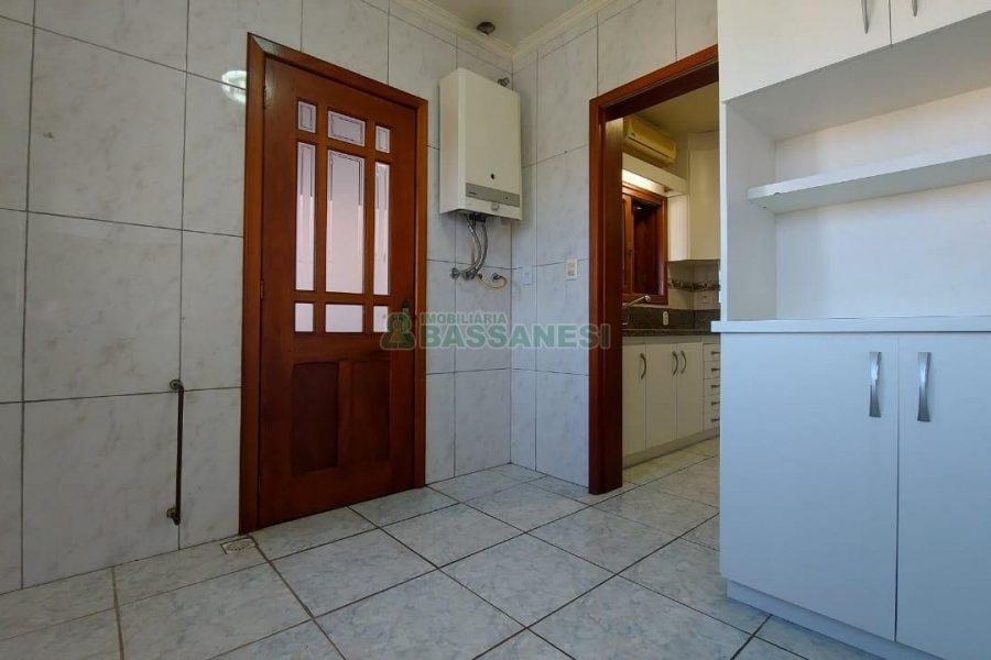 Casa com 312m², 4 dormitórios, 2 vagas, no bairro Cristo Redentor em Caxias do Sul para Alugar