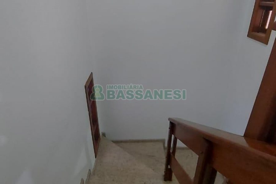 Casa com 312m², 4 dormitórios, 2 vagas, no bairro Cristo Redentor em Caxias do Sul para Alugar