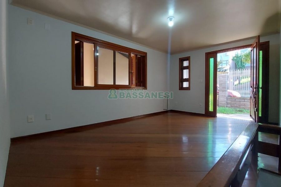 Casa com 312m², 4 dormitórios, 2 vagas, no bairro Cristo Redentor em Caxias do Sul para Alugar