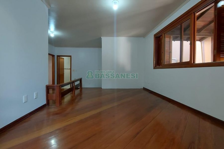 Casa com 312m², 4 dormitórios, 2 vagas, no bairro Cristo Redentor em Caxias do Sul para Alugar