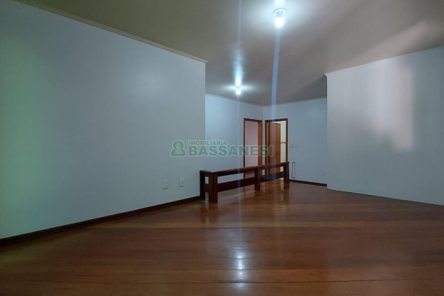 Casa com 312m², 4 dormitórios, 2 vagas, no bairro Cristo Redentor em Caxias do Sul para Alugar