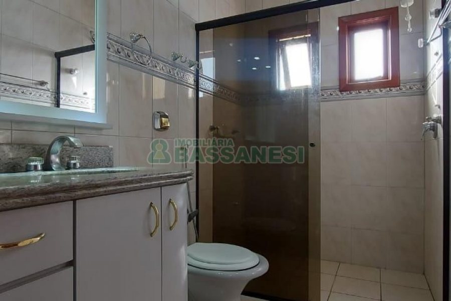 Casa com 312m², 4 dormitórios, 2 vagas, no bairro Cristo Redentor em Caxias do Sul para Alugar