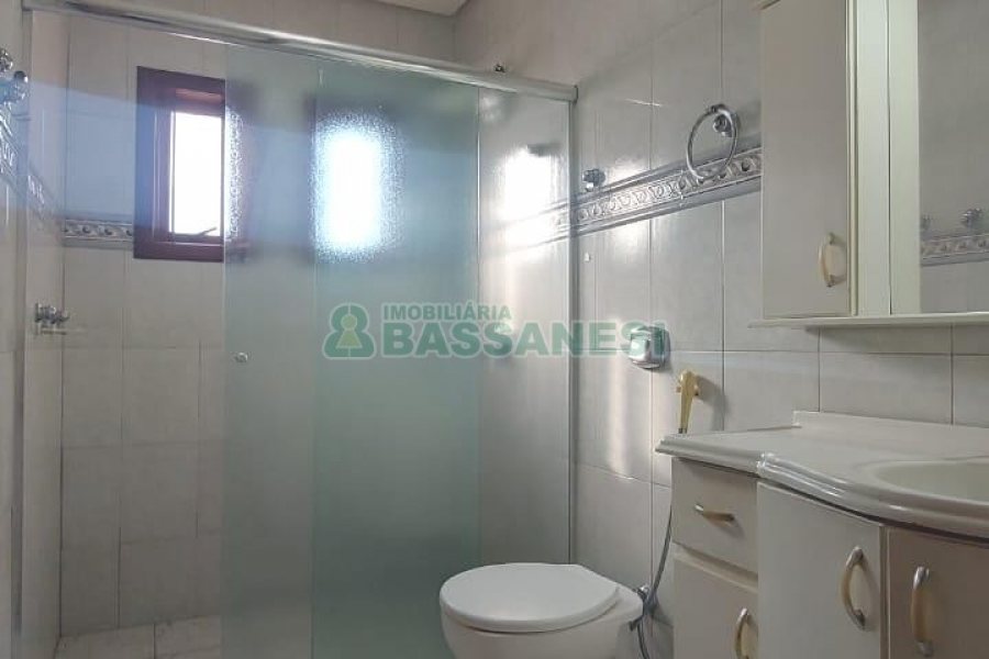 Casa com 312m², 4 dormitórios, 2 vagas, no bairro Cristo Redentor em Caxias do Sul para Alugar