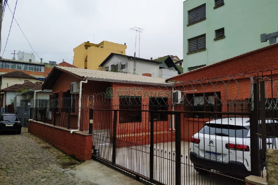 Casa com 112m², 3 dormitórios, no bairro Rio Branco em Caxias do Sul para Comprar