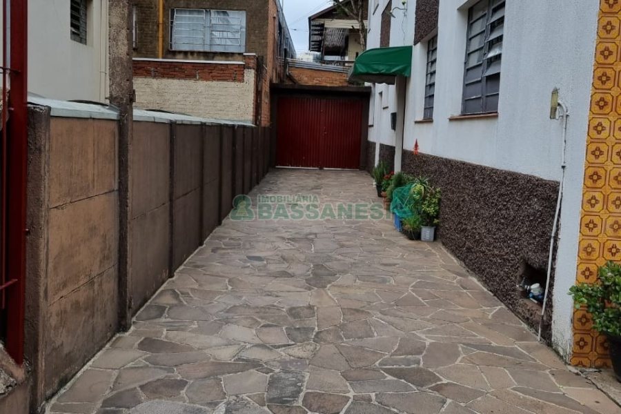 Predio, 2 dormitórios, 1 vaga, no bairro Centro em Caxias do Sul para Comprar