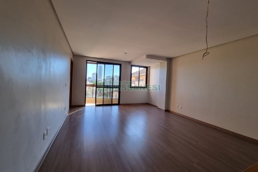 Apartamento com 80m², 1 dormitório, 1 vaga, no bairro Pio X em Caxias do Sul para Comprar