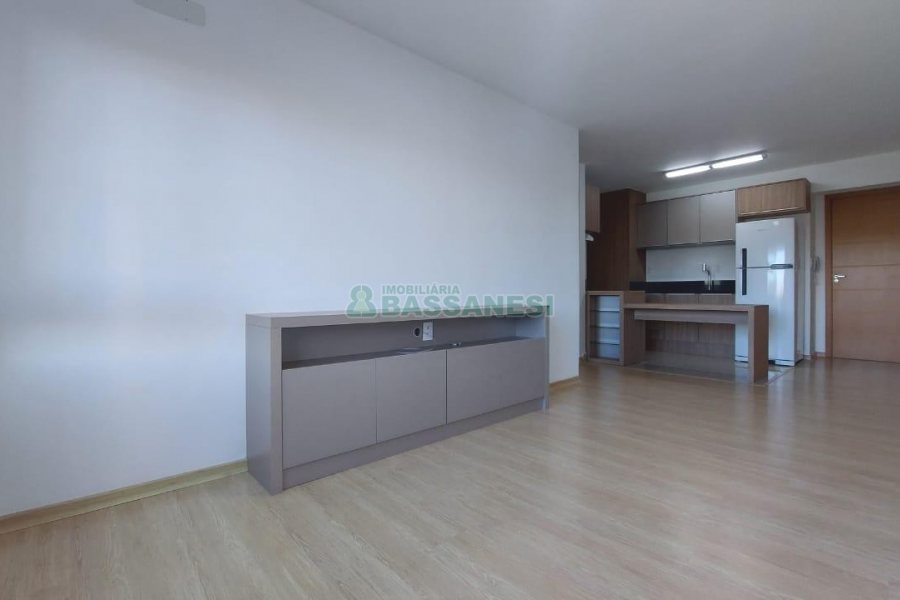 Apartamento com 48m², 1 dormitório, 1 vaga, no bairro Madureira em Caxias do Sul para Alugar