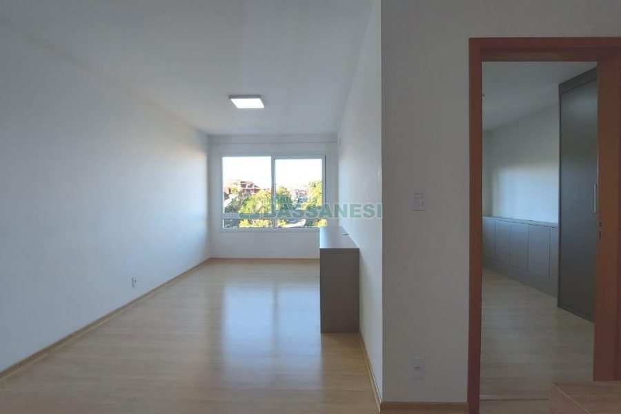 Apartamento com 48m², 1 dormitório, 1 vaga, no bairro Madureira em Caxias do Sul para Alugar
