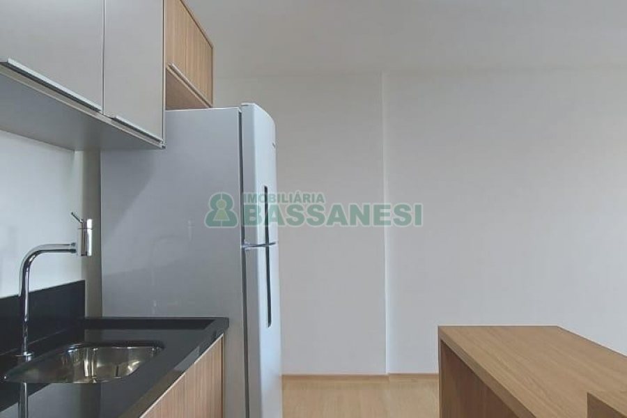 Apartamento com 48m², 1 dormitório, 1 vaga, no bairro Madureira em Caxias do Sul para Alugar