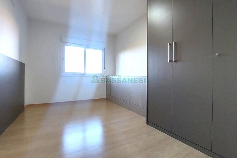Apartamento com 48m², 1 dormitório, 1 vaga, no bairro Madureira em Caxias do Sul para Alugar