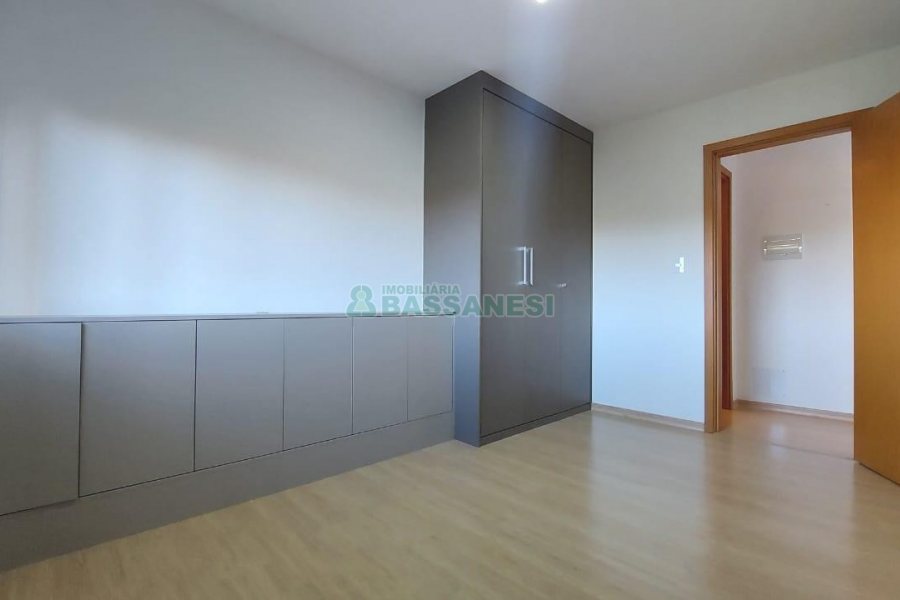 Apartamento com 48m², 1 dormitório, 1 vaga, no bairro Madureira em Caxias do Sul para Alugar
