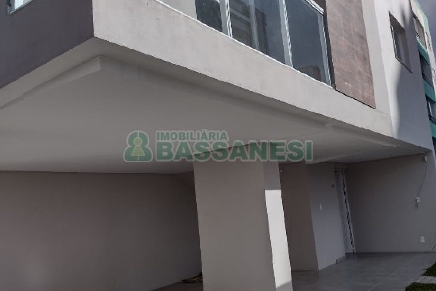 Sobrado com 94m², 3 dormitórios, 2 vagas, no bairro Vila Verde em Caxias do Sul para Comprar