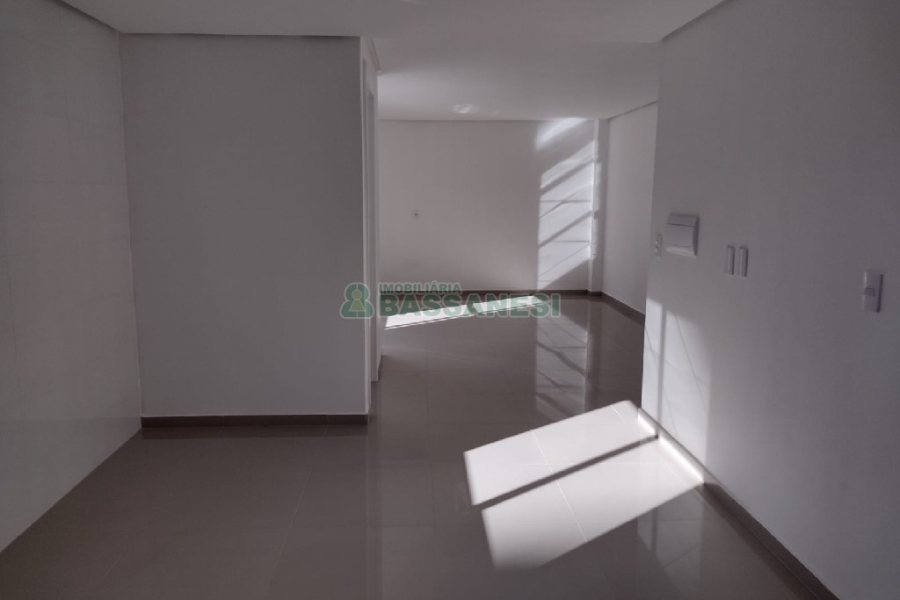 Sobrado com 94m², 3 dormitórios, 2 vagas, no bairro Vila Verde em Caxias do Sul para Comprar