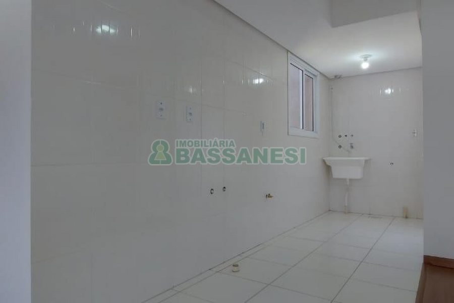 Apartamento com 54m², 2 dormitórios, 1 vaga, no bairro Vinhedos em Caxias do Sul para Comprar
