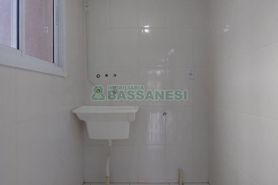 Apartamento com 54m², 2 dormitórios, 1 vaga, no bairro Vinhedos em Caxias do Sul para Comprar