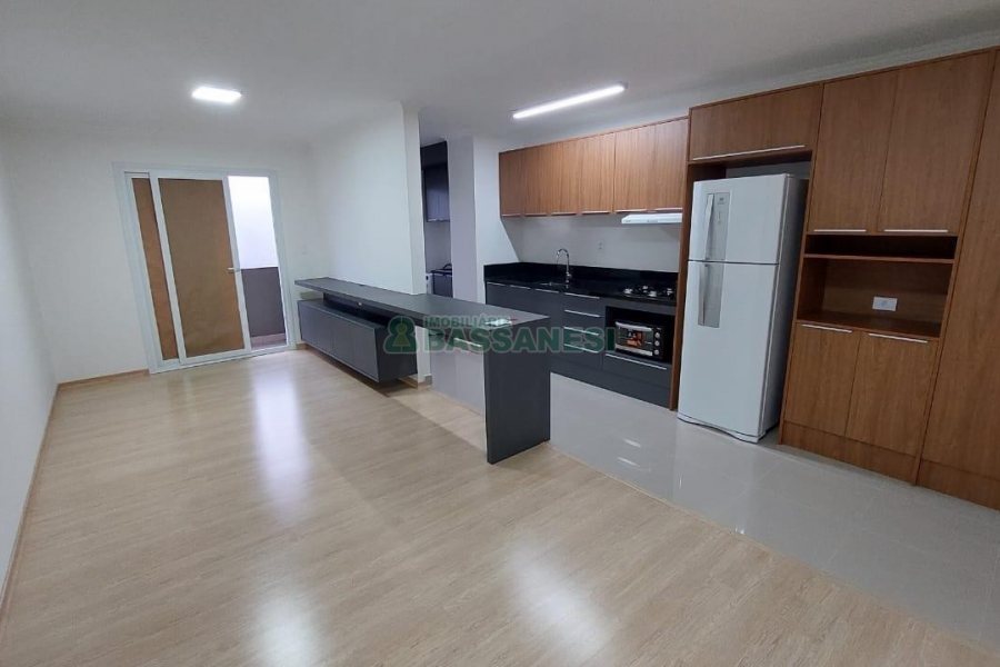 Apartamento com 93m², 3 dormitórios, 1 vaga, no bairro Madureira em Caxias do Sul para Alugar