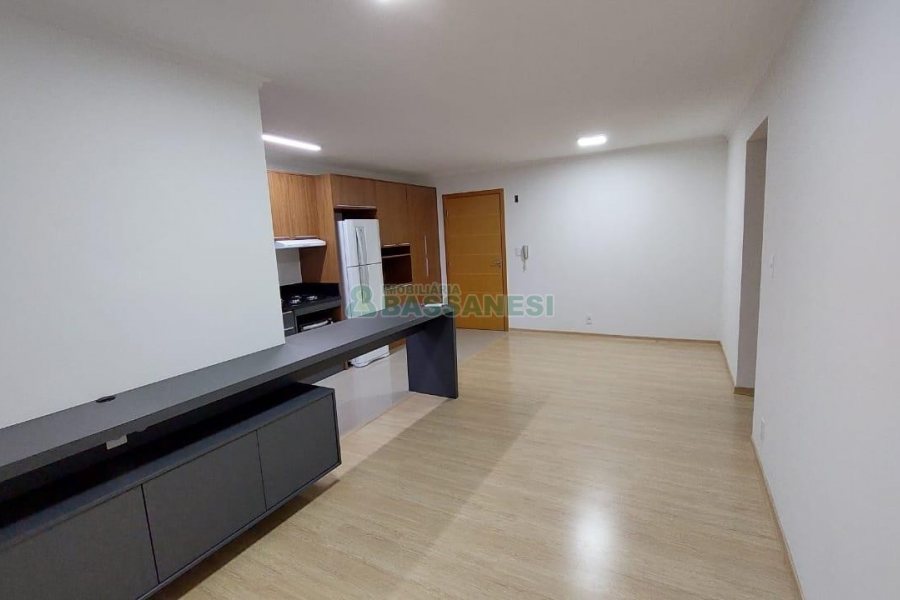 Apartamento com 93m², 3 dormitórios, 1 vaga, no bairro Madureira em Caxias do Sul para Alugar