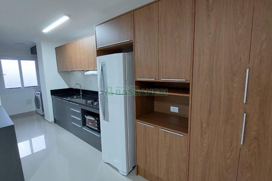 Apartamento com 93m², 3 dormitórios, 1 vaga, no bairro Madureira em Caxias do Sul para Alugar