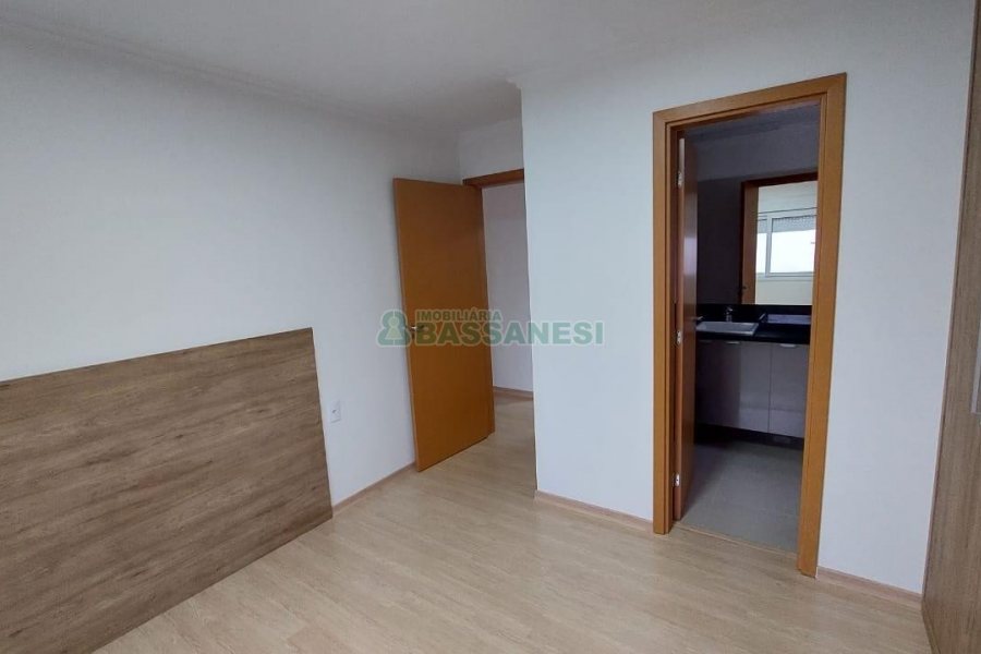 Apartamento com 93m², 3 dormitórios, 1 vaga, no bairro Madureira em Caxias do Sul para Alugar