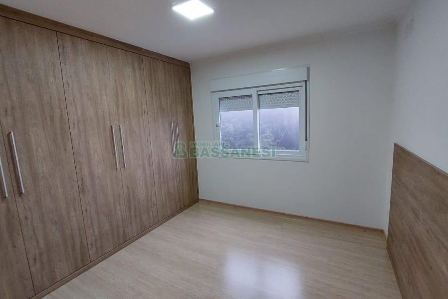 Apartamento com 93m², 3 dormitórios, 1 vaga, no bairro Madureira em Caxias do Sul para Alugar