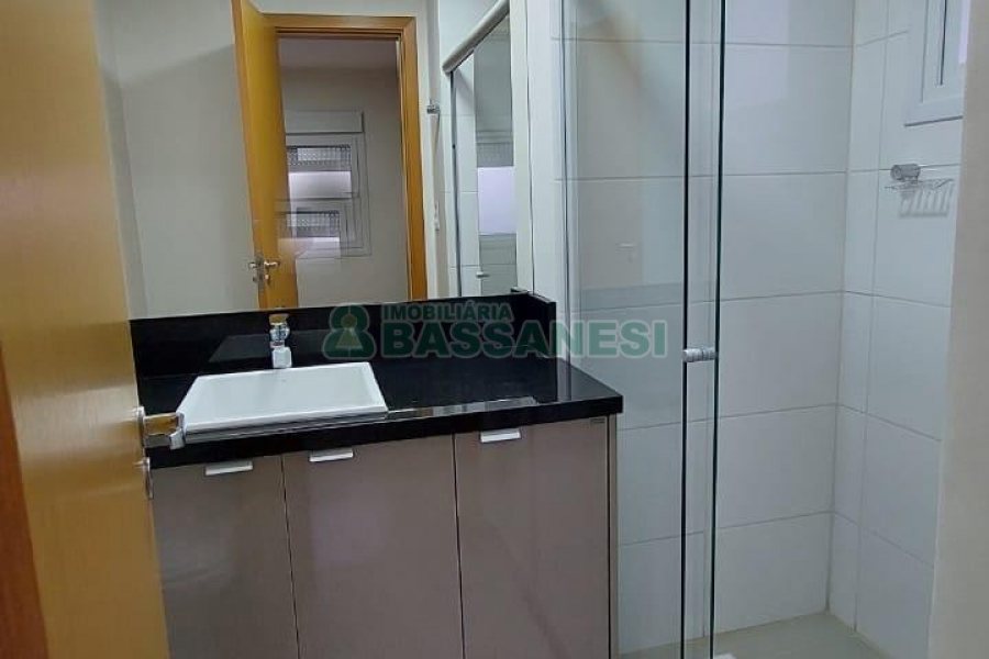 Apartamento com 93m², 3 dormitórios, 1 vaga, no bairro Madureira em Caxias do Sul para Alugar