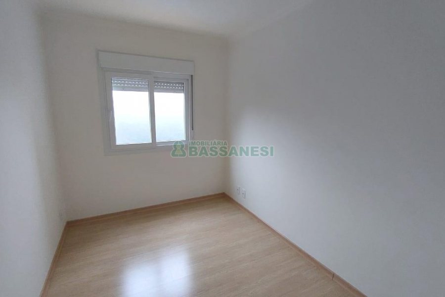 Apartamento com 93m², 3 dormitórios, 1 vaga, no bairro Madureira em Caxias do Sul para Alugar