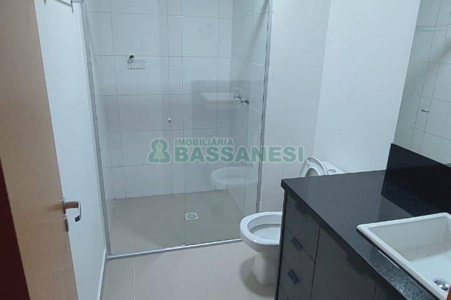 Apartamento com 93m², 3 dormitórios, 1 vaga, no bairro Madureira em Caxias do Sul para Alugar