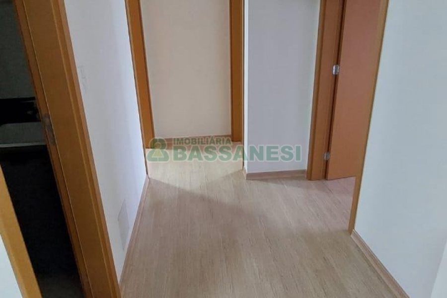 Apartamento com 93m², 3 dormitórios, 1 vaga, no bairro Madureira em Caxias do Sul para Alugar