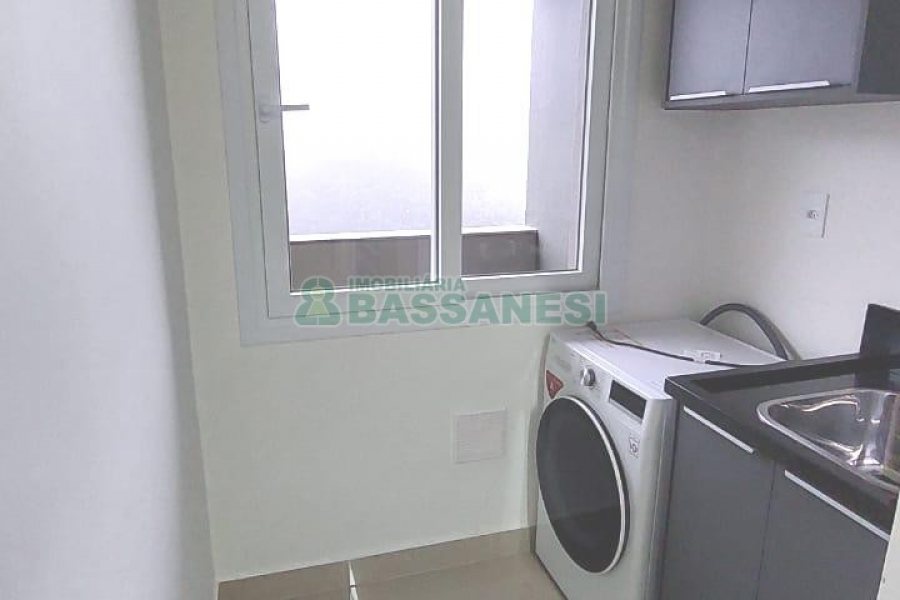 Apartamento com 93m², 3 dormitórios, 1 vaga, no bairro Madureira em Caxias do Sul para Alugar