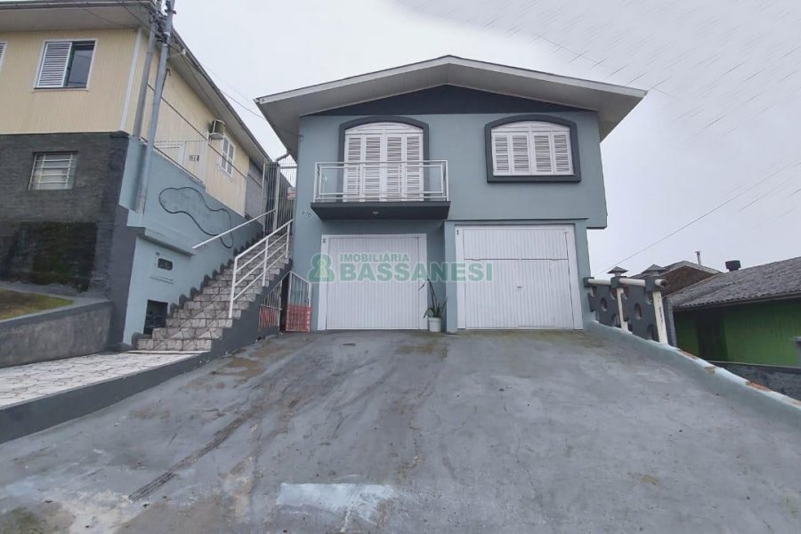 Casa com 84m², 2 dormitórios, 1 vaga, no bairro Cristo Redentor em Caxias do Sul para Alugar