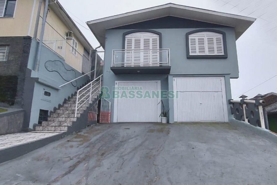 Casa com 84m², 2 dormitórios, 1 vaga, no bairro Cristo Redentor em Caxias do Sul para Alugar