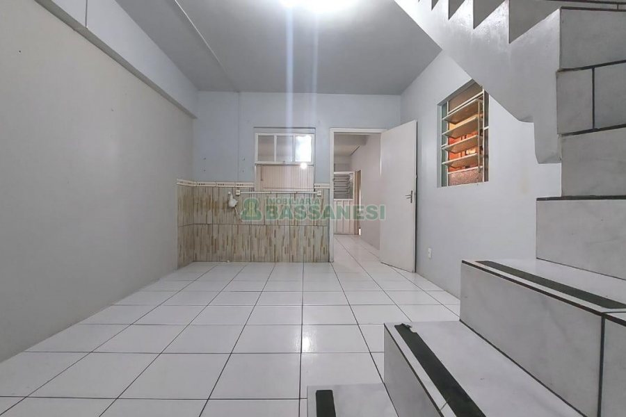 Casa com 84m², 2 dormitórios, 1 vaga, no bairro Cristo Redentor em Caxias do Sul para Alugar