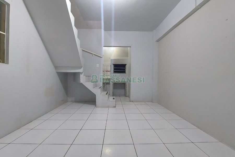 Casa com 84m², 2 dormitórios, 1 vaga, no bairro Cristo Redentor em Caxias do Sul para Alugar
