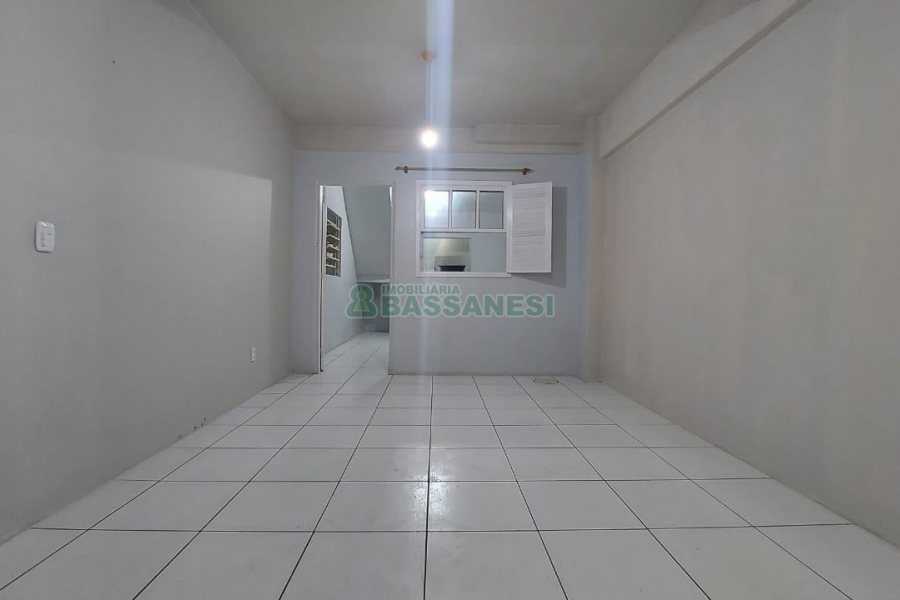 Casa com 84m², 2 dormitórios, 1 vaga, no bairro Cristo Redentor em Caxias do Sul para Alugar