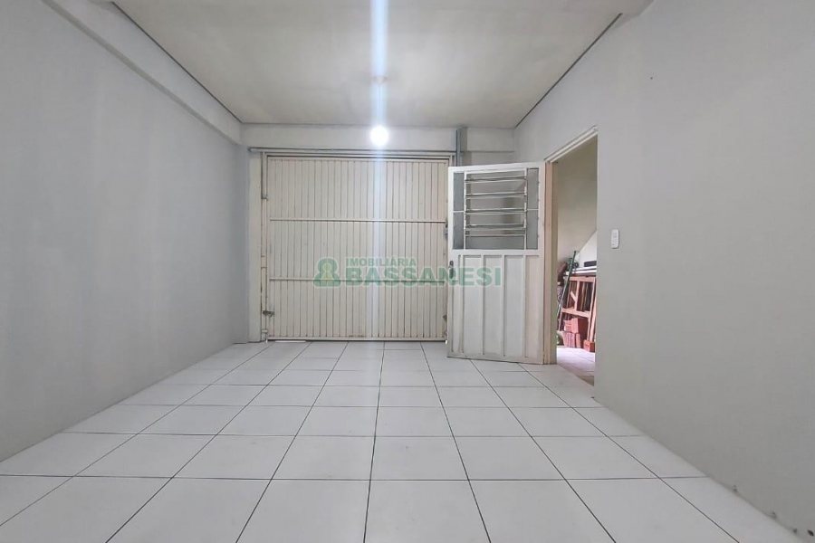 Casa com 84m², 2 dormitórios, 1 vaga, no bairro Cristo Redentor em Caxias do Sul para Alugar