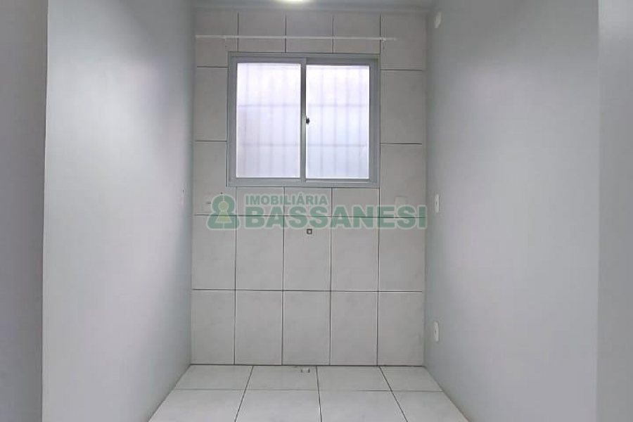 Casa com 84m², 2 dormitórios, 1 vaga, no bairro Cristo Redentor em Caxias do Sul para Alugar