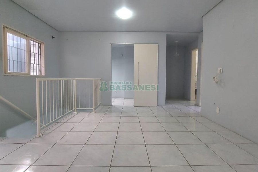 Casa com 84m², 2 dormitórios, 1 vaga, no bairro Cristo Redentor em Caxias do Sul para Alugar