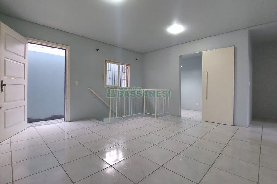 Casa com 84m², 2 dormitórios, 1 vaga, no bairro Cristo Redentor em Caxias do Sul para Alugar