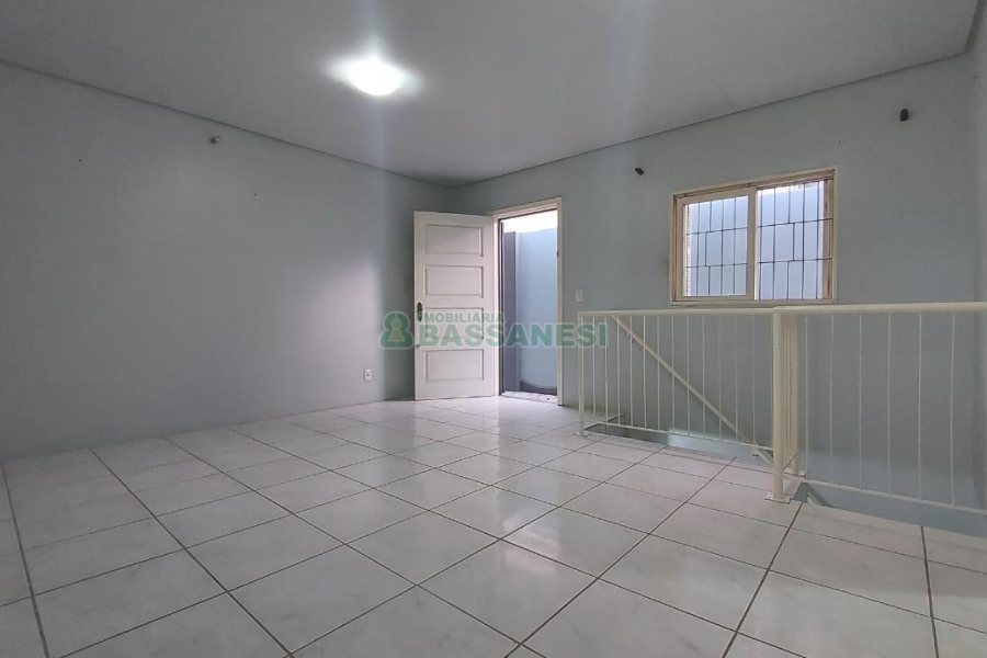 Casa com 84m², 2 dormitórios, 1 vaga, no bairro Cristo Redentor em Caxias do Sul para Alugar