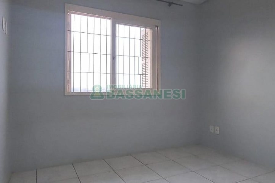 Casa com 84m², 2 dormitórios, 1 vaga, no bairro Cristo Redentor em Caxias do Sul para Alugar
