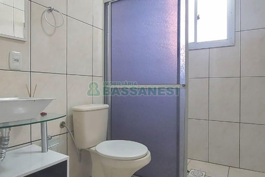 Casa com 84m², 2 dormitórios, 1 vaga, no bairro Cristo Redentor em Caxias do Sul para Alugar