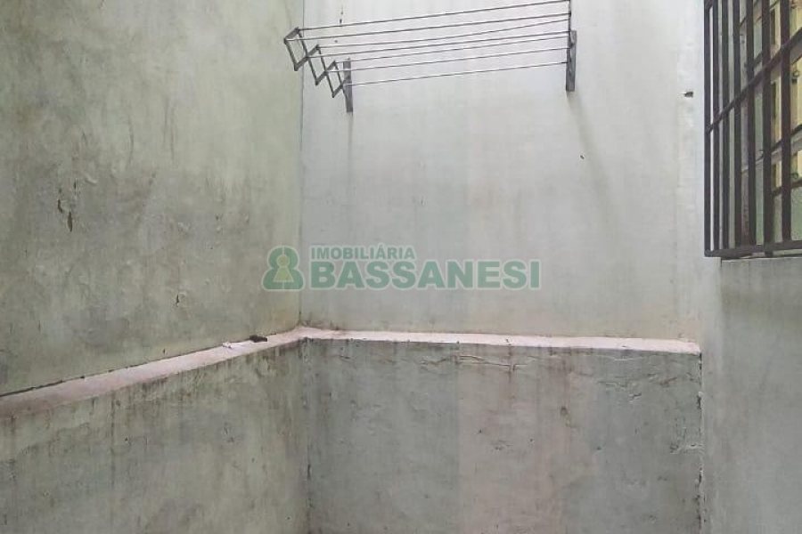 Casa com 84m², 2 dormitórios, 1 vaga, no bairro Cristo Redentor em Caxias do Sul para Alugar