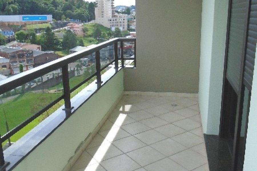 Apartamento com 154m², 3 dormitórios, 4 vagas, no bairro São Leopoldo em Caxias do Sul para Comprar