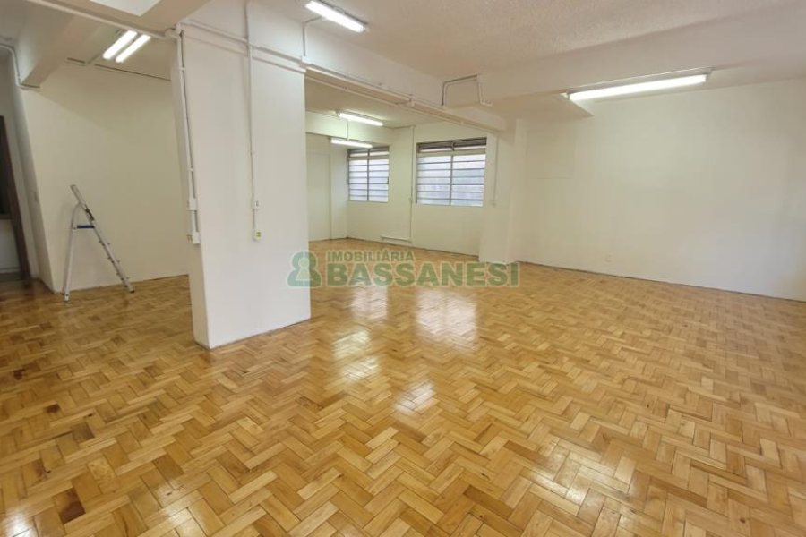 Sala com 74m², no bairro Centro em Caxias do Sul para Alugar